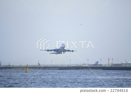 Korean Air Jumbo Jet to take off Korean Air Jumbo Jet to take off 22784818