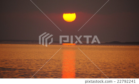 Evening scenery of Lake Saroma 22792241