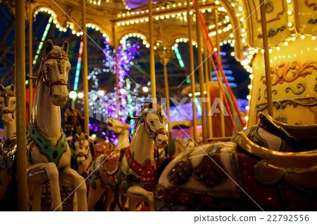 遊樂園在晚上 22792556