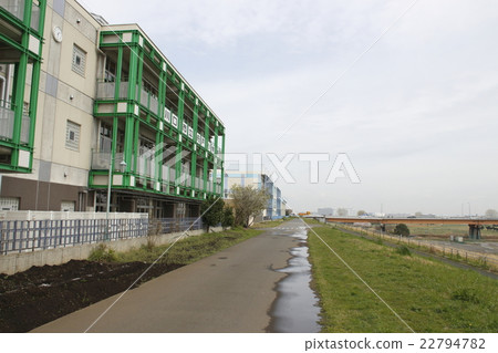 Funado Gakuen (Funado Elementary School) built on the Arakawa bank 22794782