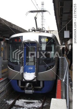 Nishitetsu Tenjin Omuta Line Type 3000 stopping at Nishitetsu Omuta Station (limited express: bound for Nishitetsu Tenjin) Nishitetsu Tenjin Omuta Line Type 3000 stopping at Nishitetsu Omuta Station (limited express: bound for Nishitetsu Tenjin) 22795255