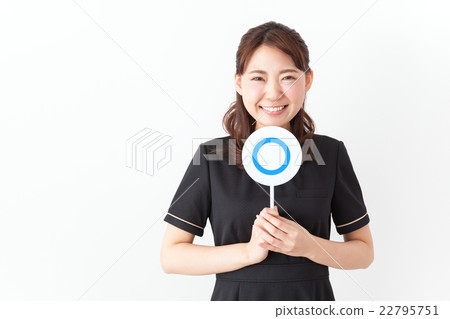 Beauty advisor to pass 22795751