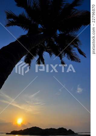 colorful sunset on tropical beach. colorful sunset on tropical beach. 22796870