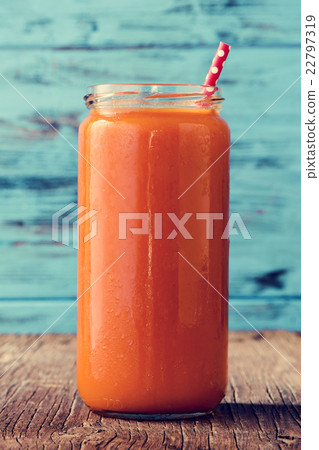 orange detox smoothie 22797319