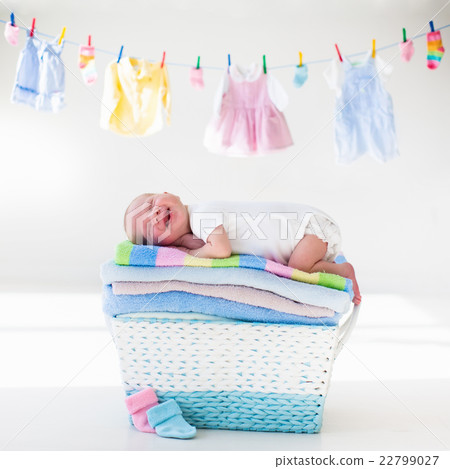 Newborn baby in a basket with towels 22799027