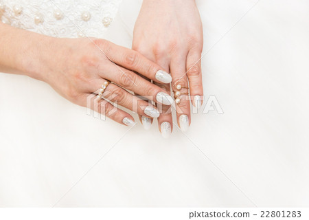 婚紗和新娘的手 22801283