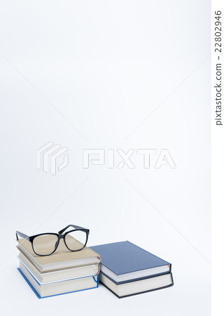 Reading image Reading image 22802946