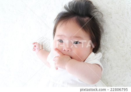 Baby to give up for the first time 22806795