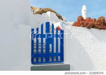 Oia. Traditional architecture of Santorini. 22808544
