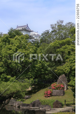 姬路城內西寶屋花園“Kokoen”Omamori和姬路城的槳從池山築山的花園看到 姬路城內西寶屋花園“Kokoen”Omamori和姬路城的槳從池山築山的花園看到 22808756