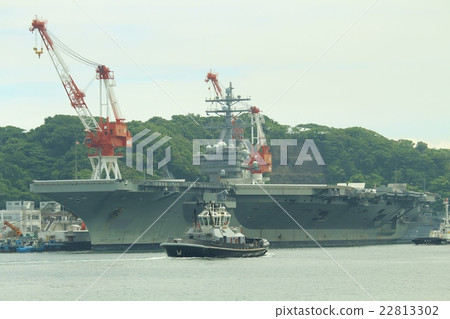Carrier Ronald Reagan and Tugboat 22813302