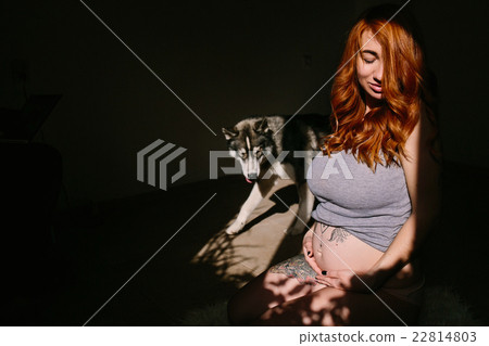 pregnant young woman 22814803