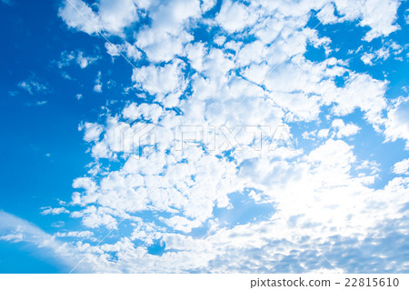 天空在初夏多雨在雪天空圖像天空材料材料拷貝空間藍天圖像雲彩前 天空在初夏多雨在雪天空圖像天空材料材料拷貝空間藍天圖像雲彩前 22815610