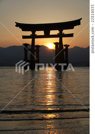 在Otorii的世界遺產宮島嚴島神道日落 在Otorii的世界遺產宮島嚴島神道日落 22818035