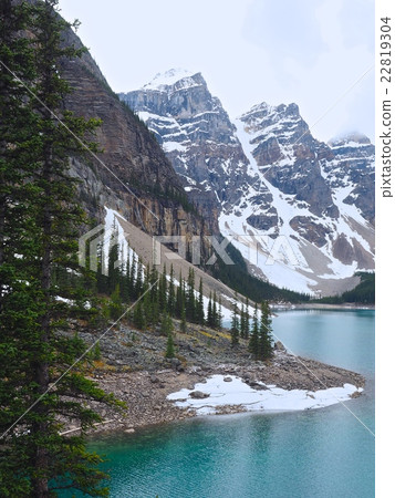 Moraine Lake 22819304