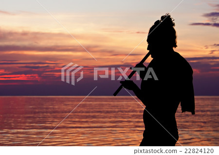 Yoga playing fluite 22824120