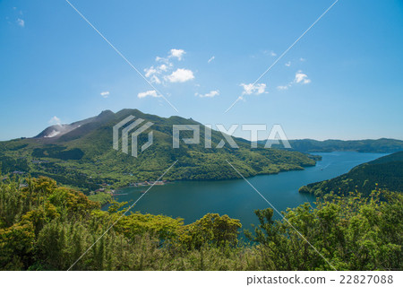 Lake Ashi, Hakone-san central volcano, Owakudani giving plume 22827088