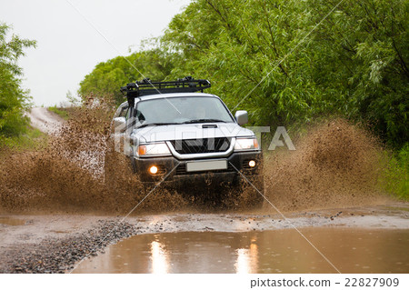 Mitsubishi Pajero Sport moving by water  22827909