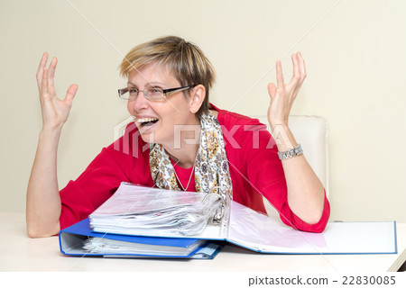 Portrait of a business woman Portrait of a business woman 22830085