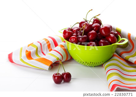 Ripe sweet cherries Ripe sweet cherries 22830771