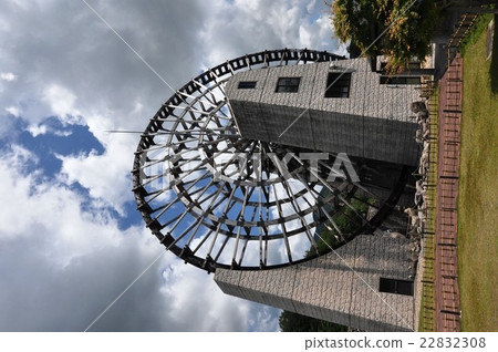 大水車和藍天 22832308