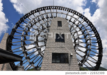 大水車和藍天 22832309