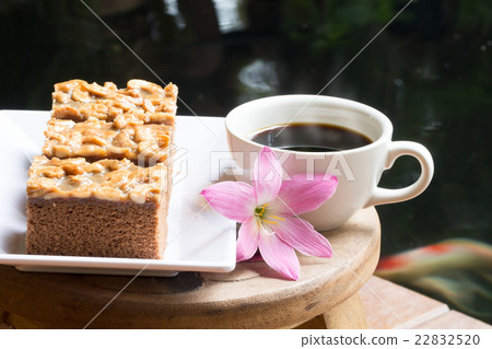 Toffee cake , hot black coffee and pink flowers Toffee cake , hot black coffee and pink flowers 22832520