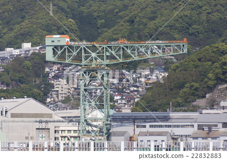 Giant cantilever crane 22832883