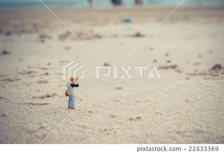 photographer and sea 22833369
