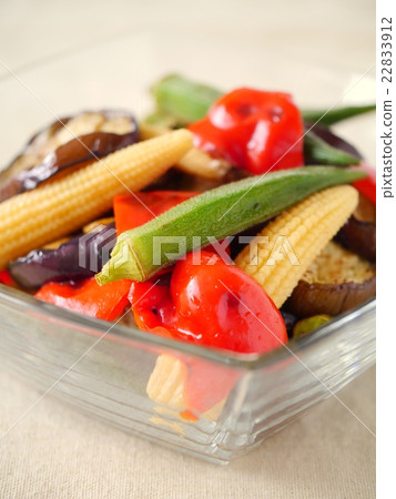 烤夏季蔬菜醃製沙拉玻璃碗版（上） 22833912