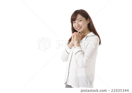 禱告姿勢的一個少婦 22835344
