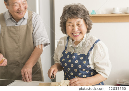 Senior couple cooking Senior couple cooking 22835360