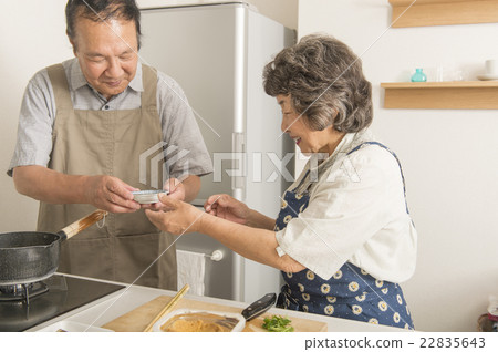 Senior couple cooking 22835643