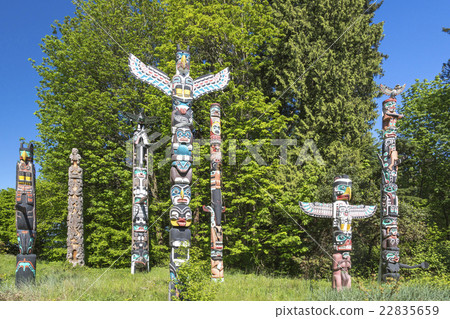 A view of Stanley Park's totem pole 22835659