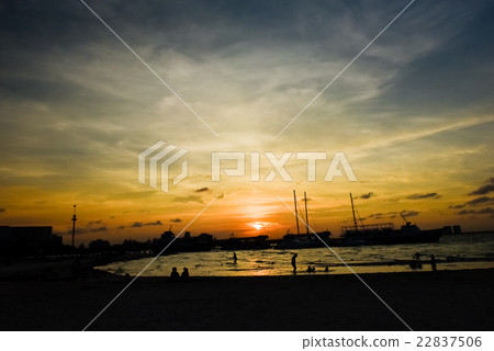 Sunset in Cancun (Horizontal) Sunset in Cancun (Horizontal) 22837506