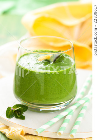 Spinach smoothie with mint. Spinach smoothie with mint. 22839617