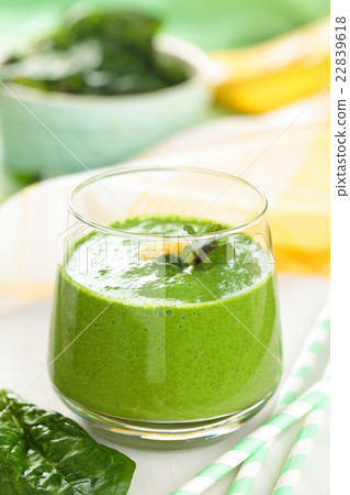 Spinach smoothie  with mint. 22839618