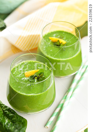 Spinach smoothie with mint. Spinach smoothie with mint. 22839619