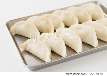 Raw dumplings white back 22839700