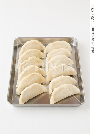 Raw dumplings white back 22839703