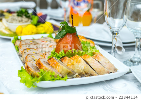 Turkey breast stuffed with apricot and cranberry 22844114