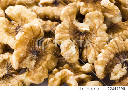 核桃在白色背景 22844596