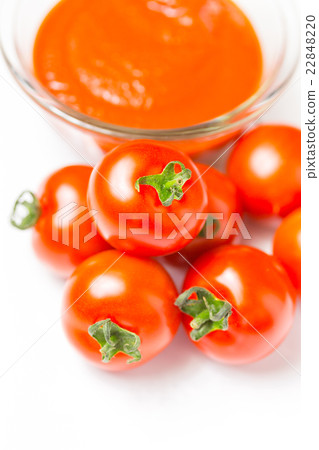 Tomato and tomato sauce 22848220