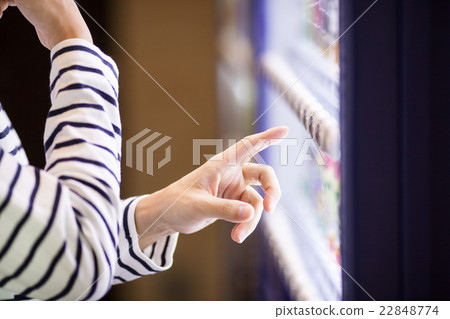 Buy juice with vending machine 22848774