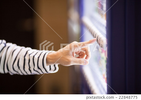 Buy juice with vending machine 22848775
