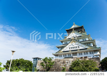 Osaka castle in Japan with clear blue sky Osaka castle in Japan with clear blue sky 22851201