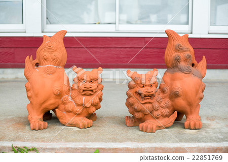 Lion sculpture Lion sculpture 22851769