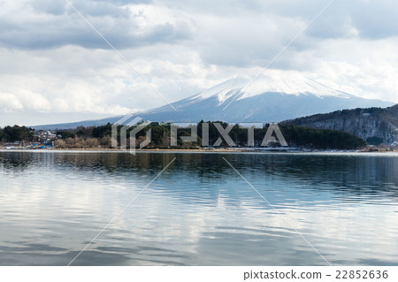 Lake kawaguchi with mountain fuji in Japan Lake kawaguchi with mountain fuji in Japan 22852636