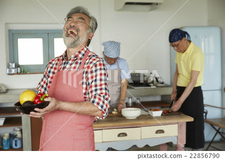 Senior cuisine to enjoy your hobbies 22856790