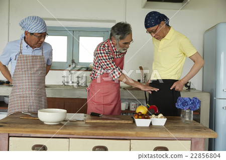 Senior cuisine to enjoy your hobbies 22856804